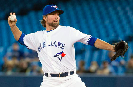 Braves Sign Knuckleballer R.A. Dickey To One-Year Deal