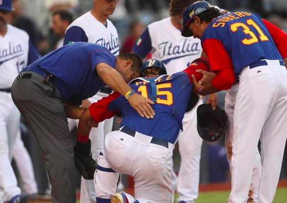 Salvador Perez Suffers Knee Injury in WBC