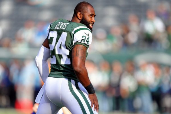 Should The Dallas Cowboys Pursue Darrelle Revis?