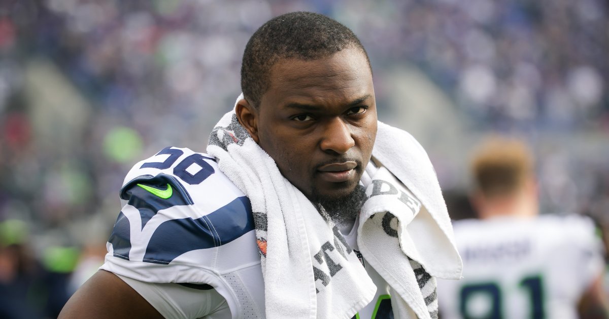 Seattle Seahawks Cliff Avril Doesn’t Do Team Any Favors With ‘Fake News’ Comment