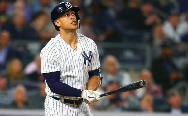 Giancarlo Stanton Going Back to IL with Knee Problem
