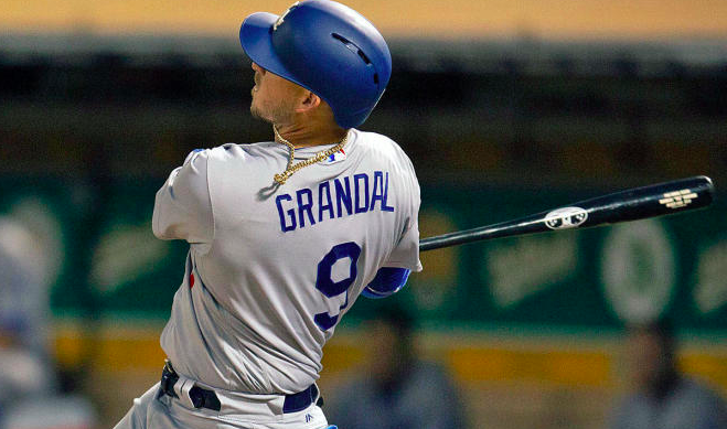 Yasmani Grandal Lands with Milwaukee Brewers