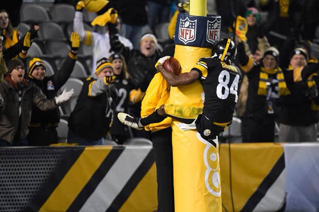 Patriots WR Antonio Brown A Great Bet To Lead League In Receiving Yards?