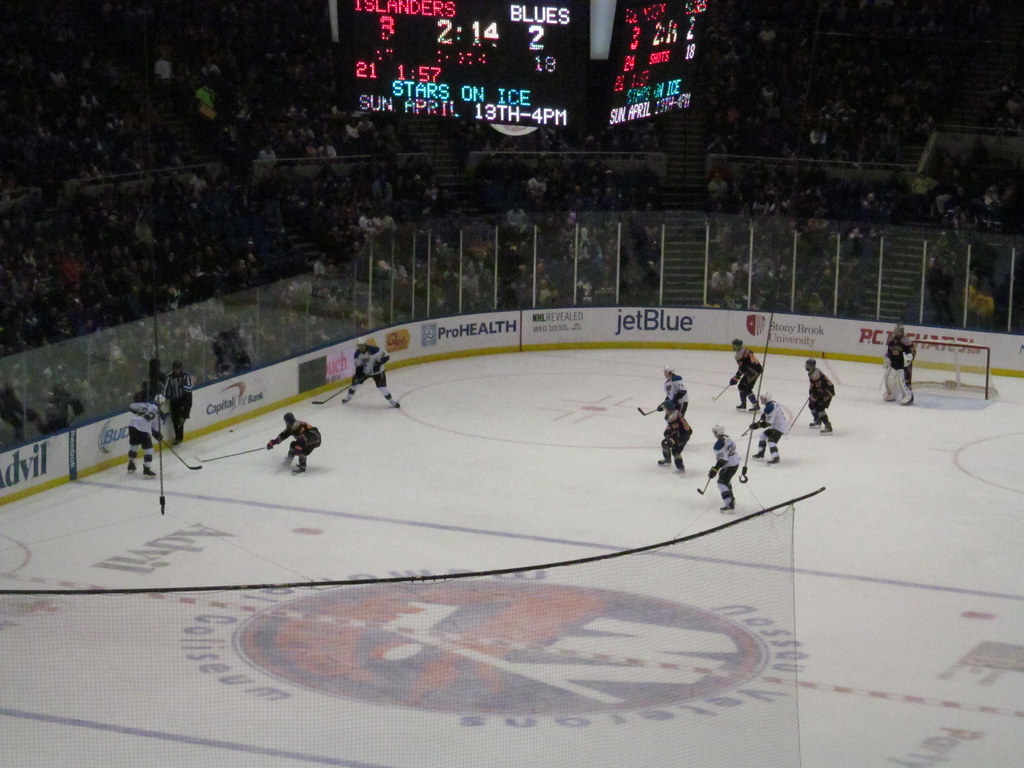 New York Islanders vs Carolina Hurricanes Betting Pick Against the Spread 04/28/2023